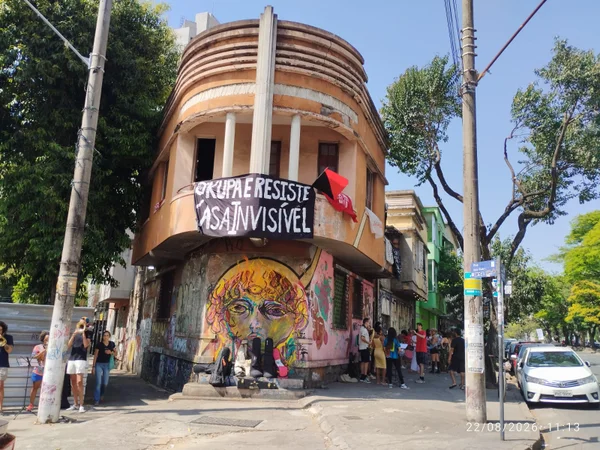 Kasa Invisível permanece ocupada após tentativa de despejo em BH