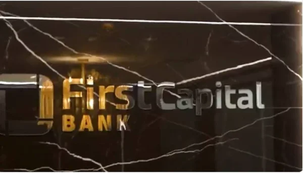 imagem colorida first capital bank banco