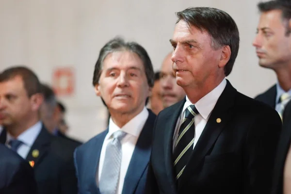 Verificamos: Bolsonaro quis impedir familiares de médicos de trabalhar