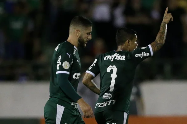 Verón brilha, Palmeiras goleia o Goiás e ainda briga pelo vice