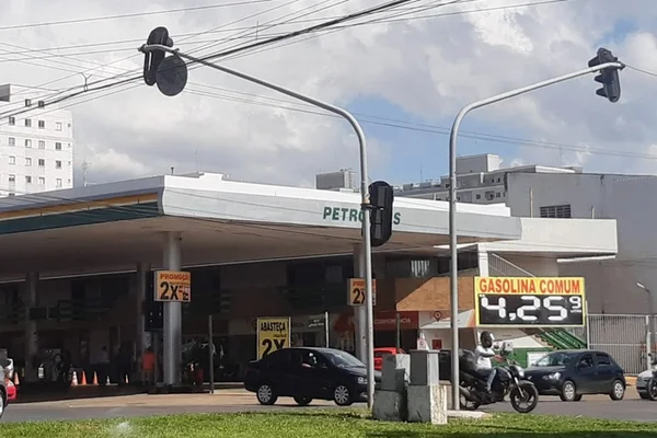Combustível mais barato. Veja onde encontrar postos com promoção no DF