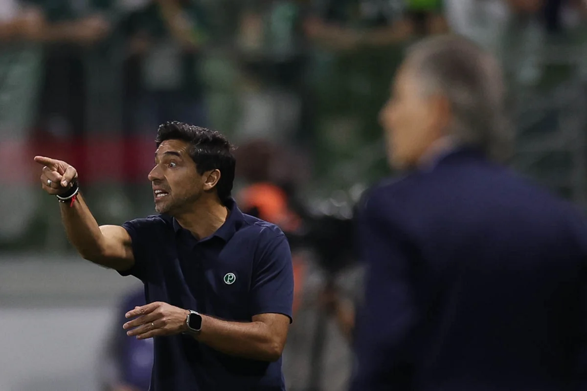 Abel diz que faltou eficácia ao Palmeiras e que expulsão foi rigorosa