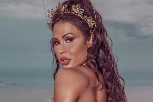 Gracyanne Barbosa na praia