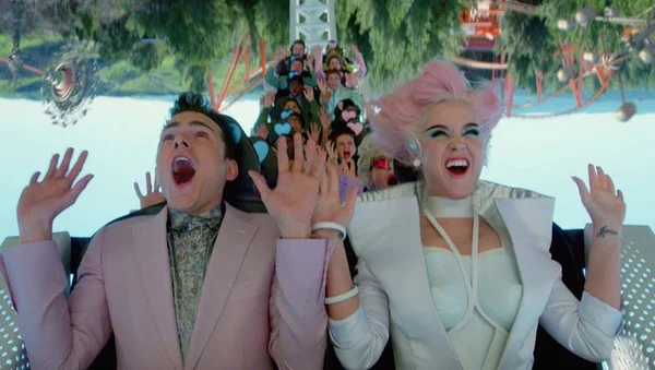 “Chained To The Rhythm”: Katy Perry aposta na vibe Black Mirror