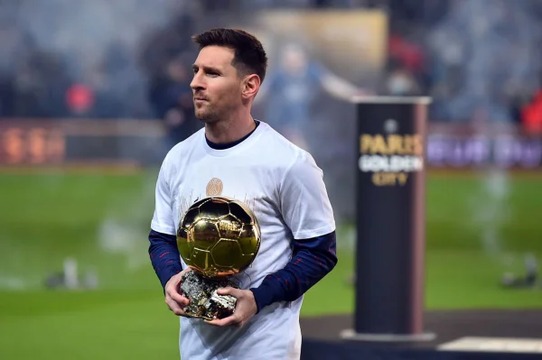 Lionel Messi com a Bola de Ouro