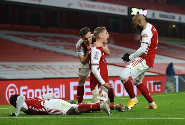 Arsenal sofre em casa, mas derrota Newcastle e avança na Copa da Inglaterra