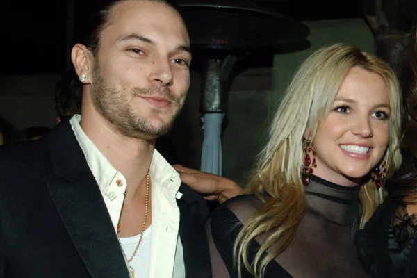 Britney Spears vigiava os filhos dormirem com uma faca na mão, diz ex, Kevin Federline - Metrópoles