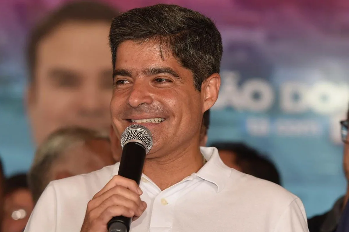 Sem caminhada, com trio e discurso: a operação para receber Flávio na Bahia