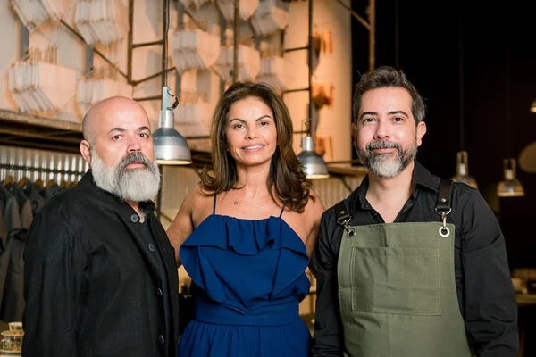 Christus Nóbrega surpreende com jantar em sua fábrica de pipas