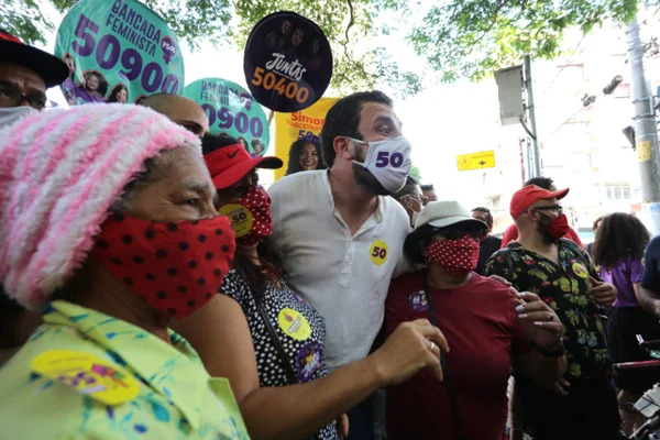 Guilherme Boulos em campanha na paulista em são paulo