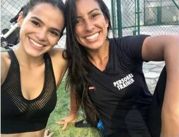 Filha de Queiroz devolveu ao pai 80% de salário da Câmara