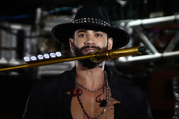 Cantor Gusttavo lima durante show de música sertaneja - Metrópoles