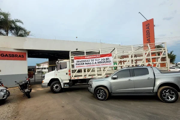 Revendedores de gás de cozinha protestam contra aumento do produto no DF - destaque galeria Revendedores de gás de cozinha protestam contra aumento do produto no DF - destaque galeria