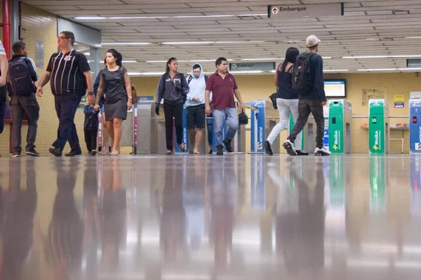 Metrô-DF tem catracas abertas na volta ao trabalho dos servidores