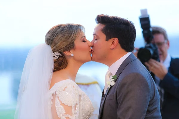 A hora do sim: Gabriela Bessa e Fernando Mello se casam