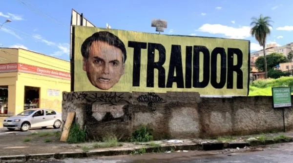 Outdoors com críticas a Bolsonaro são instalados em avenidas de BH