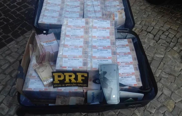 PRF apreende R$ 2,5 milhões em notas falsas que vinham a Brasília