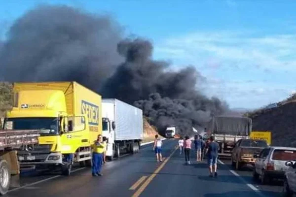 Engavetamento deixa nove mortos e dezenas de feridos em MG