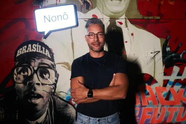 Rafael Godoy festeja aniversário entre amigos no gastrobar Mezanino