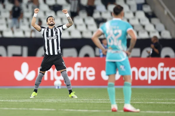 Alex Telles comemorando gol diante do Nacional Potosí na pré-Libertadores