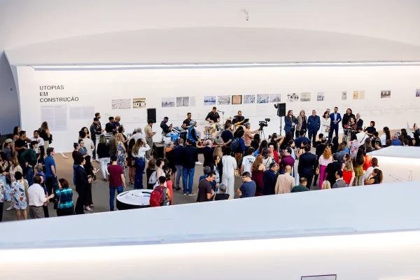 Mostra Utopias em construção atrai 2 mil pessoas um dia após estreia