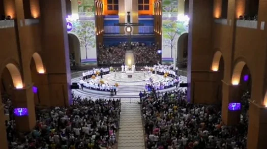 Foto colorida da Basílica de Aparecida - Metrópoles