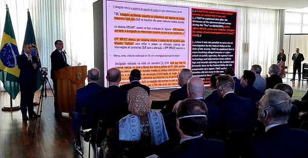 Para campanha, Bolsonaro “admitiu derrota” em reunião com embaixadores