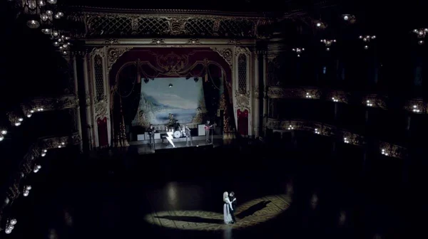 Cena do clipe Here With Me, do The Killers