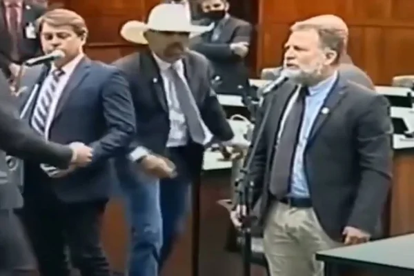 briga entre amauri e major araújo na assembleia legislativa de goiás