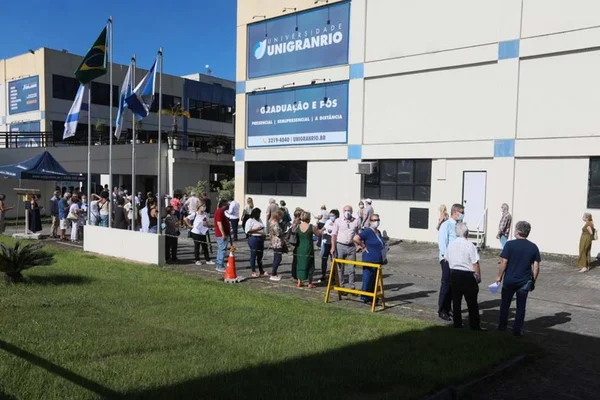 MP recomenda mais medidas restritivas nos postos de vacinação do Rio