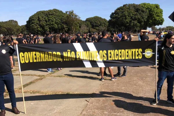 Manifestação dos aprovados da PCDF em frente ao Buriti