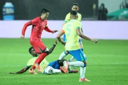 Vini Jr. dá carrinho em jogo contra Coreia do Sul.