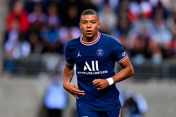 Kylian Mbappé permanecerá no PSG