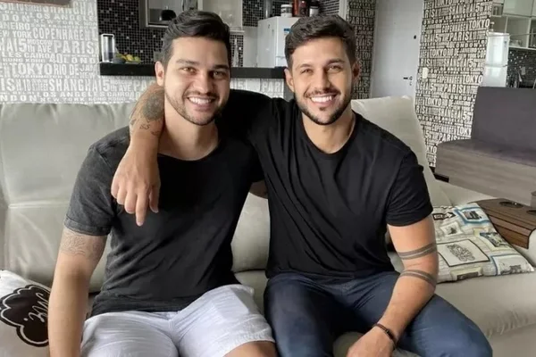 a imagem colorida mostra os irmãos diogo e rodrigo mussi
