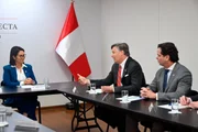 Keiko Fujimori e Christopher Landau