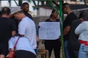 Familiares e amigos carregavam cartazes clamando por justiça