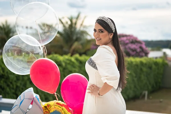 Team Bride! Gabriella Miziara ganha chá de lingerie no Lago Sul