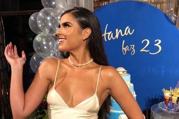 Ex-BBB Hana faz festa de aniversário, mas comida e bebida acabam