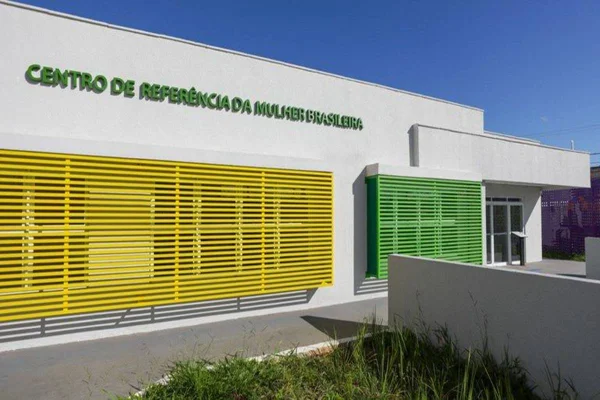 fachada do Centro de Referência da Mulher Brasileira