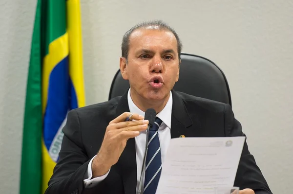 CPMI: PT pede para ouvir ministro; tucano ameaça convocar Lula e Dilma