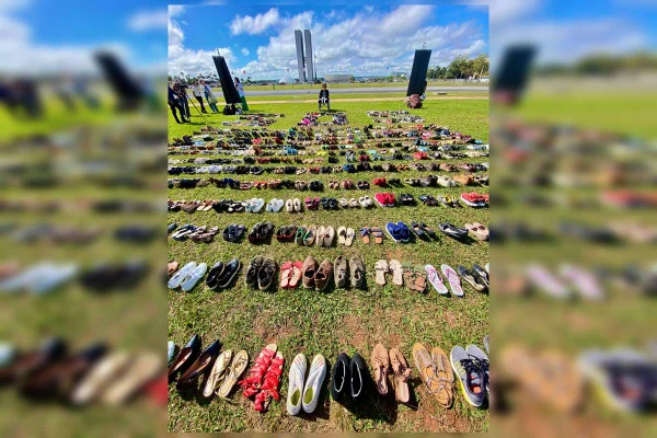 Sapatos na Esplanada dos Ministérios