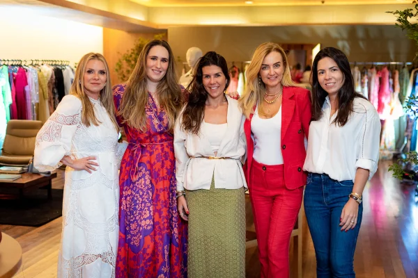 Amigas recebem convidadas em evento exclusivo de Dia dos Namorados