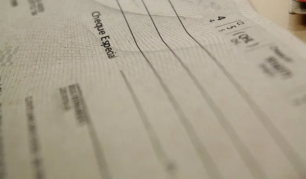 Polícia caça estelionatários que falsificaram cheque de ex-ministro