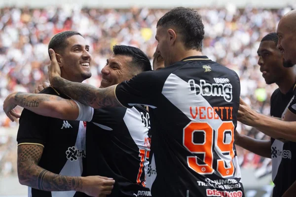 Jogadores do Vasco comemorando gol - Metrópoles