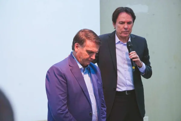 O ex-presidente Jair Bolsonaro e o bispo Robson Rodovalho
