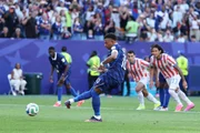 Mbappé classificou a França com gol de pênalti sobre o Paraguai. Mbappé classificou a França com gol de pênalti sobre o Paraguai.