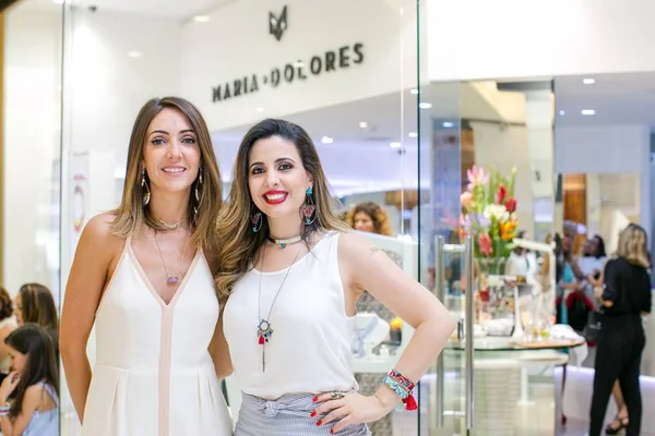 Marca Maria Dolores lança coleção em parceria com Juliana Jabour