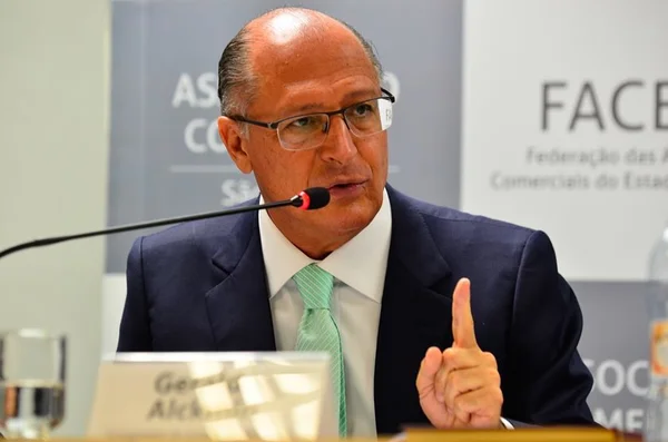 Alckmin levanta hipótese de ter vice fora do Centrão