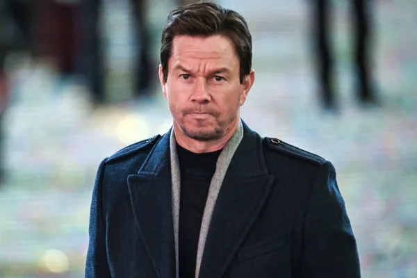 Mark Wahlberg é visto no set de "Play Dirty" na Times Square em 20 de novembro de 2024, na cidade de Nova York
