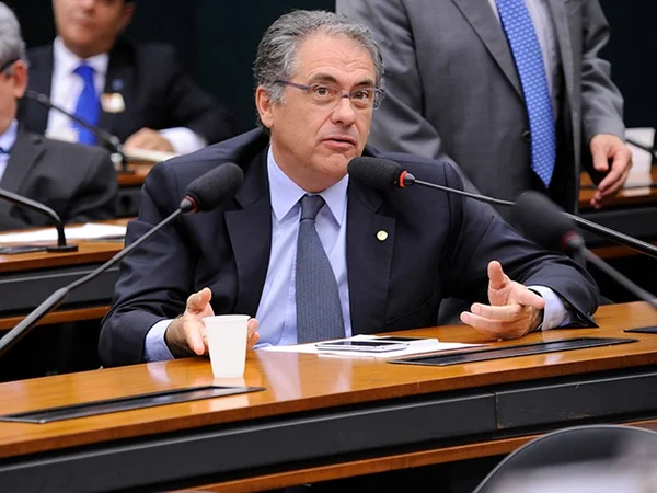 Petista busca comandante da Aeronáutica para discutir fim da GLO